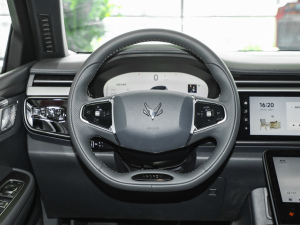2025款688MAX 160kW 中控区