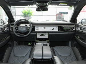2025款688MAX 160kW 中控区