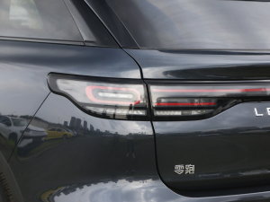 2023款纯电 500舒享版 尾灯