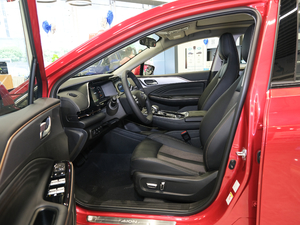 2020款魅Evo 630	 前排空间