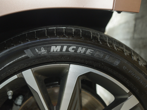 2021Plus 80 Ƽ ݆̥Ʒ