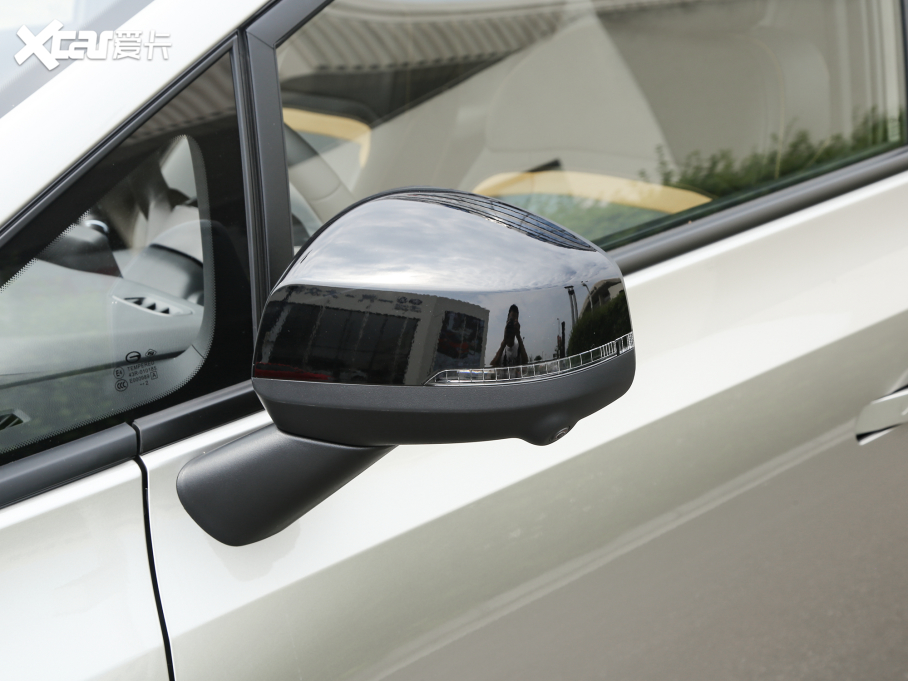 2022AION Y Plus 70 { Ԫ