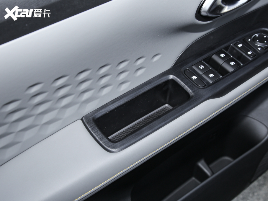 2022AION Y Plus 70 { Ԫ