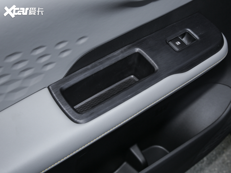 2022AION Y Plus 70 { Ԫ