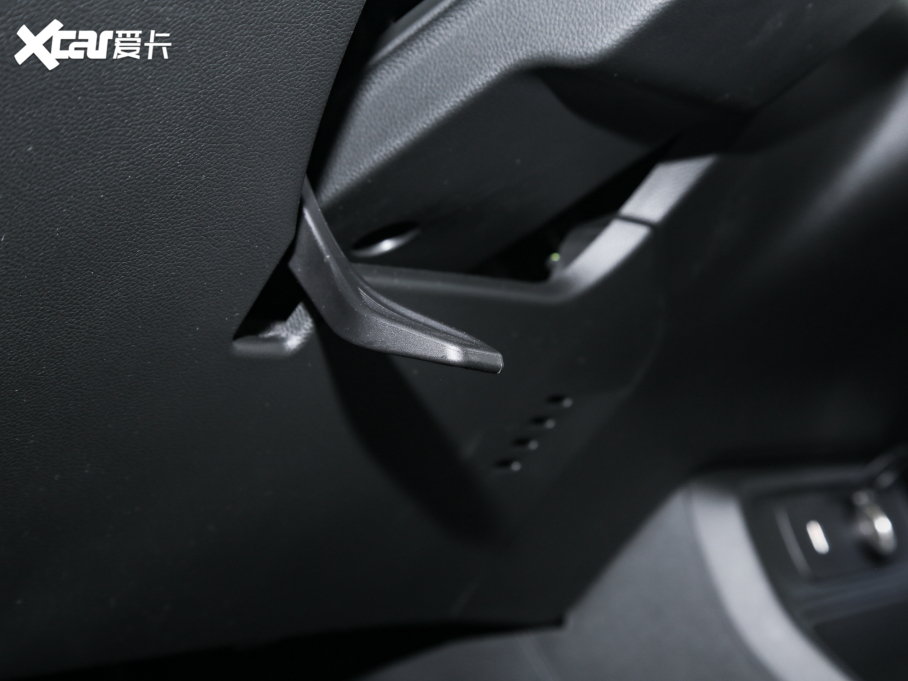 2022AION Y Plus 70 { Ԫ