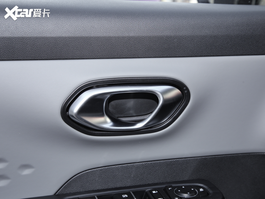 2022AION Y Plus 70 { Ԫ