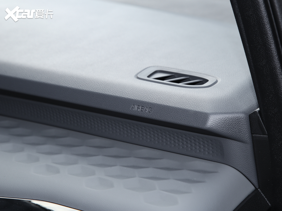 2022AION Y Plus 70 { Ԫ