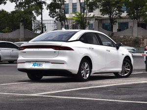 2022款魅 580 Pio 右后45度