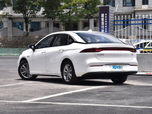 2022款魅 580 Pio 左后45度