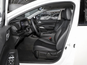 2022款炫 580 Pio 59.4kWh 前排空间