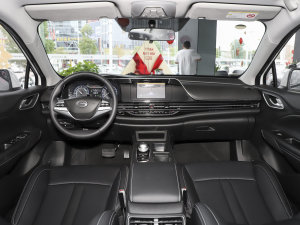 2022款炫 580 Pio 59.4kWh 内饰全景