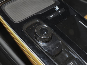 2022款魅 580 换挡杆