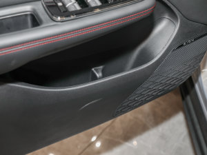 2023款Plus 80 智享科技版 三元锂 前门储物空间