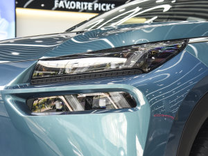 2023款Plus 70 智享七座版 三元锂 大灯