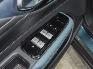 2023Plus 70  Ԫ п؅^