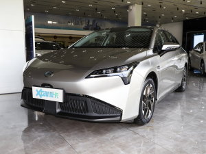 2023款Plus 70 乐享版 三元锂 左前45度