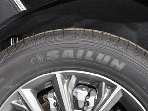 2020款1.5T 手动发现 7座 轮胎品牌