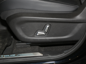 2020款1.6T DCT探索Pro 5座 主驾驶座椅调节