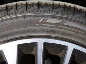 2020款1.5T DCT尊行版 7座 轮胎尺寸