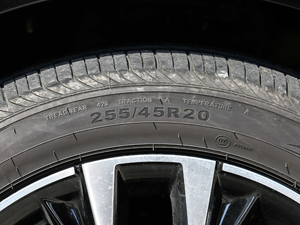 2021款PLUS 1.6T DCT天 7座 轮胎尺寸