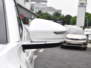 2021款PLUS 1.5T 手动林 5座 后视镜