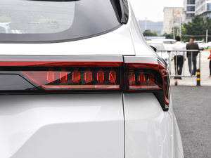 2021款PLUS 1.5T 手动林 5座 尾灯