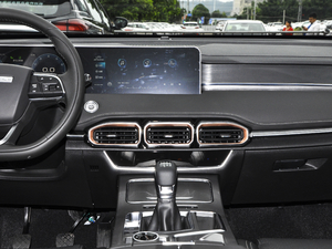 2021款PLUS 1.5T 手动林 5座 中控台