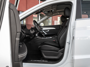 2021款PLUS 1.5T DCT山 7座 前排空间
