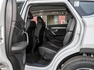 2021款PLUS 1.5T DCT山 7座 后排空间