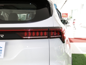 2021款PLUS 1.5T 手动林 6座 尾灯