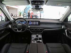 2021款PLUS 1.5T 手动林 6座 内饰全景