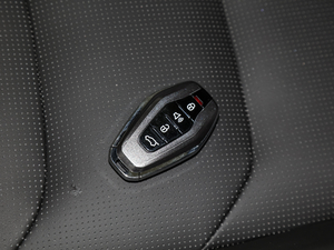 2021款PLUS 1.5T 手动林 6座 车钥匙