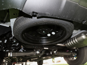2021款PLUS 1.5T 手动林 6座 备胎