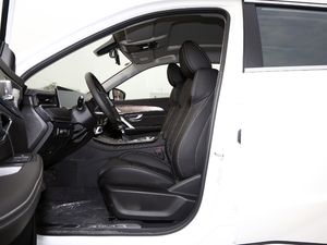 2021款PLUS 1.6T DCT星 7座 前排空间