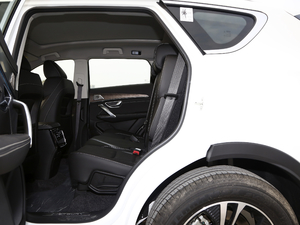 2021款PLUS 1.6T DCT星 7座 后排空间