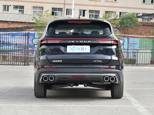 2021款PLUS 1.5T 手动风 7座 正后	