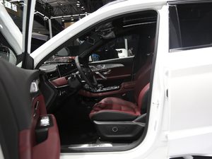 2021款 PLUS 1.6T DCT天 5座 前排空间