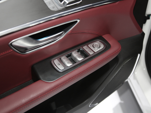 2021款 PLUS 1.6T DCT天 5座 主驾车窗控制区	