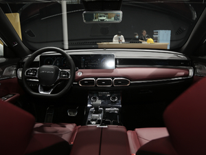 2021款 PLUS 1.6T DCT天 5座 内饰全景