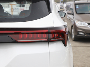 2021款PLUS 1.6T DCT辰 5座 尾灯