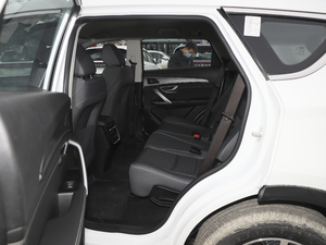 2021款PLUS 1.6T DCT辰 5座 后排空间