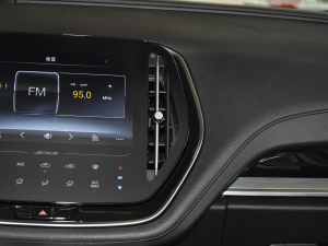 2021款1.5T 手动特供I版 7座 中控区