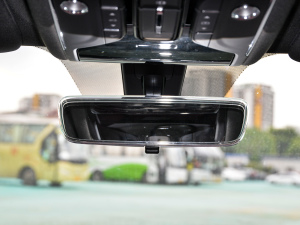 2021款PLUS 1.5T 手动林PRO 5座 车内后视镜