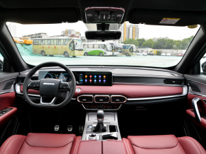 2021款PLUS 1.5T 手动林PRO 5座 内饰全景