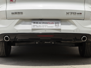 2021款1.5T 手动特供II版 7座 排气管