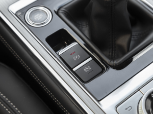 2021款1.5T 手动特供II版 7座 驻车制动器
