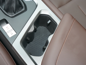 2021款1.5T 手动 洋房 前排杯架