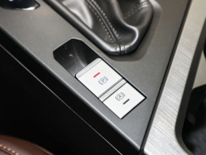 2021款1.5T 6DCT 庭院 驻车制动器