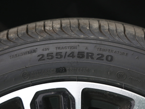 2021款1.6T 6DCT 庄园 轮胎尺寸
