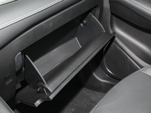 2022款1.5T 手动公馆 手套箱